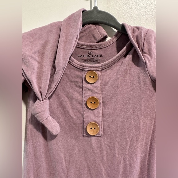 Caden Lane Dusty Purple Knotted Gown + Hat 0-3 Months - Picture 2 of 2